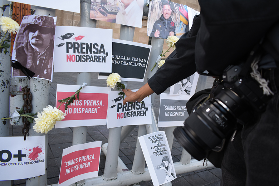 En Palacio Nacional, colocan memorial a periodistas asesinados | FOTOS -  Grupo Milenio