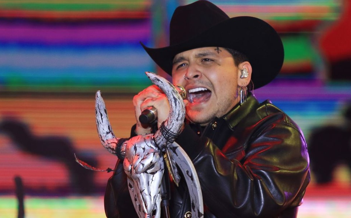 Christian Nodal reacciona a críticas por mudarse a EU: "quiero disfrutar lo que gano"