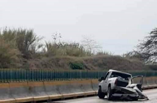 En Veracruz, camioneta vuelca; hay al menos cuatro muertos - Grupo Milenio