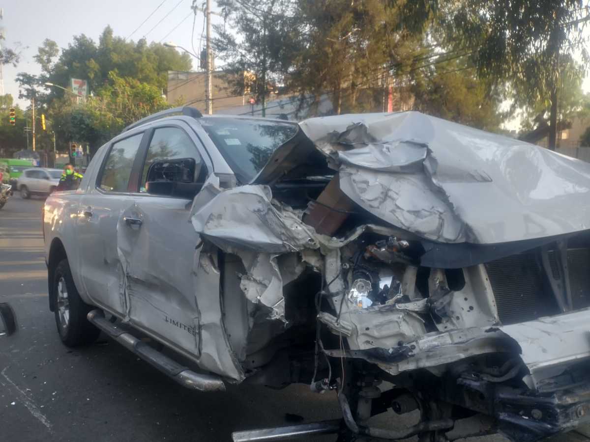 Choque de camioneta contra Pipa